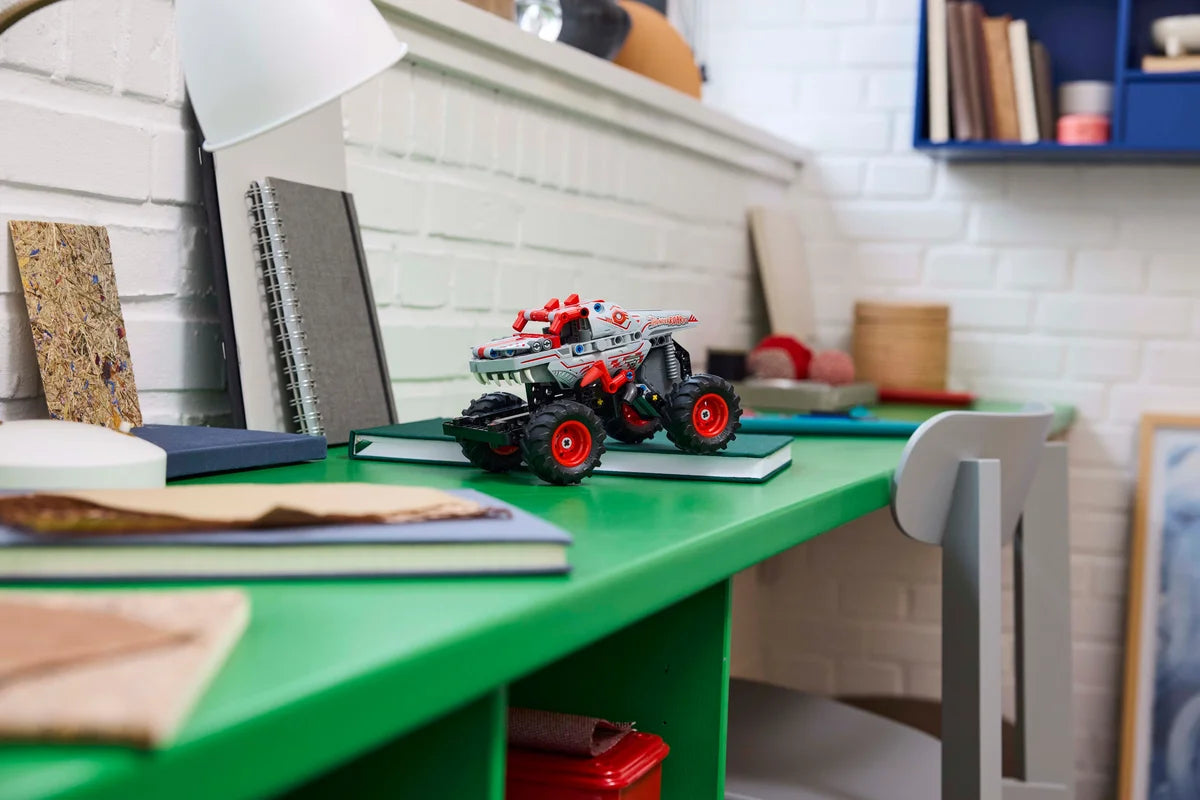 Monster Jam™ ThunderROARus™ con Motor de Carga Manual