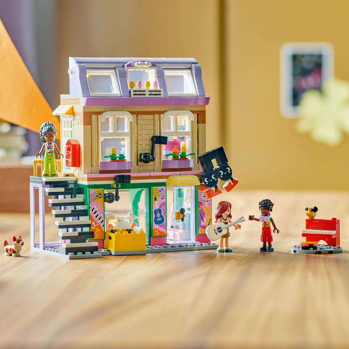 Tienda de Música y Apartamento