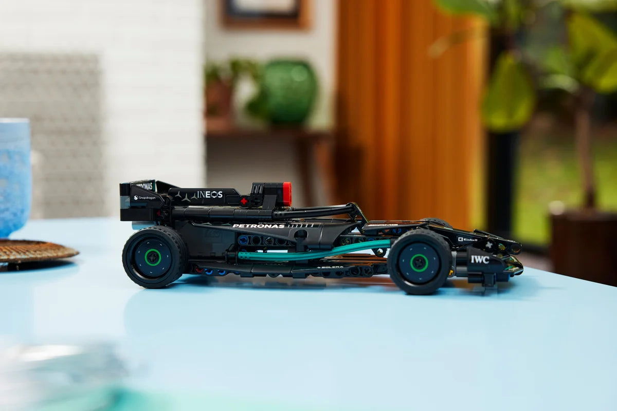 Mercedes-AMG F1 W14 E Performance Pull-Back